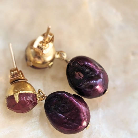 6 Total Carats Natural Ruby & Wine Baroque Pearl Earrings in Yellow Gold Plated - Picture 7 of 7